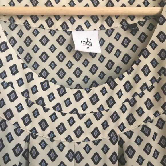 SOLD** CAbi cleo tank top size ivory diamond print - Picture 4 of 6